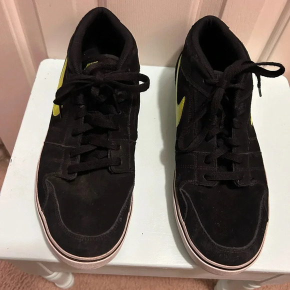 Nike Ruckus Men’s 13 Mid Athletic Skateboarding Shoes - Picture 4 of 9